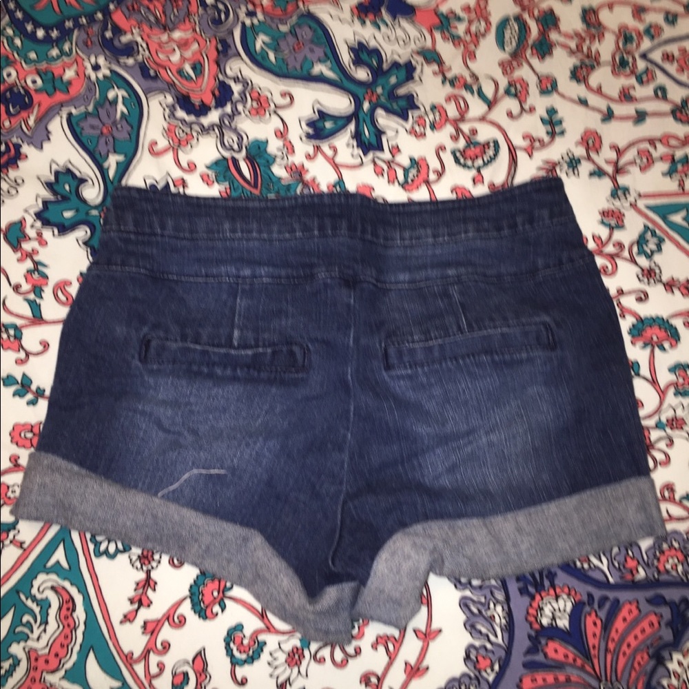 Shorts - Picture 2 of 3